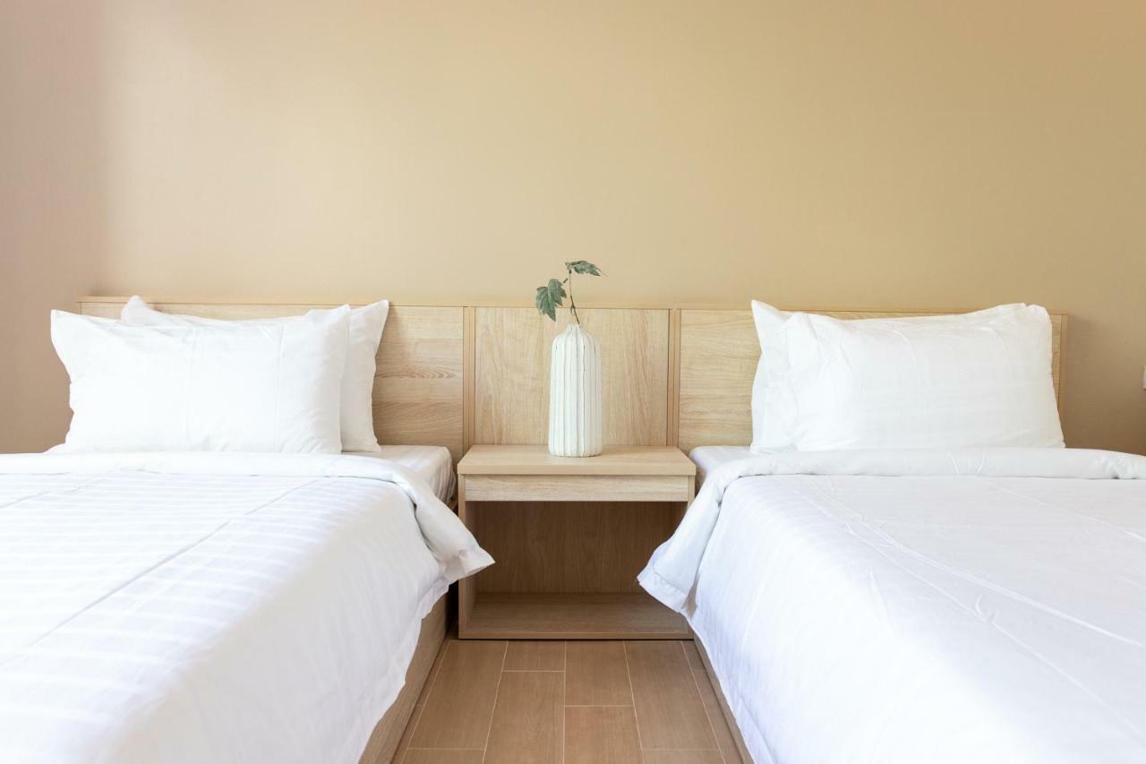 O2 Hotel Lop Buri Екстериор снимка