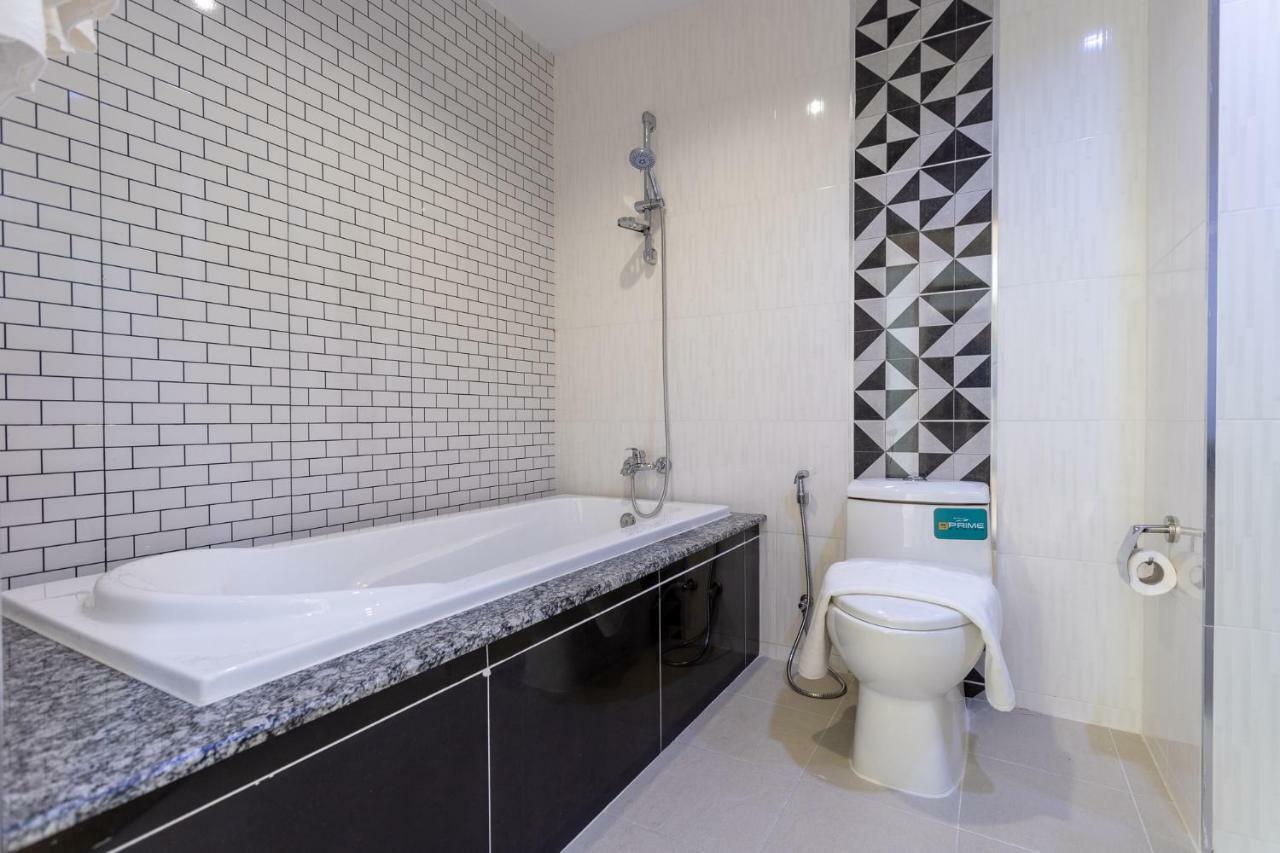 O2 Hotel Lop Buri Екстериор снимка