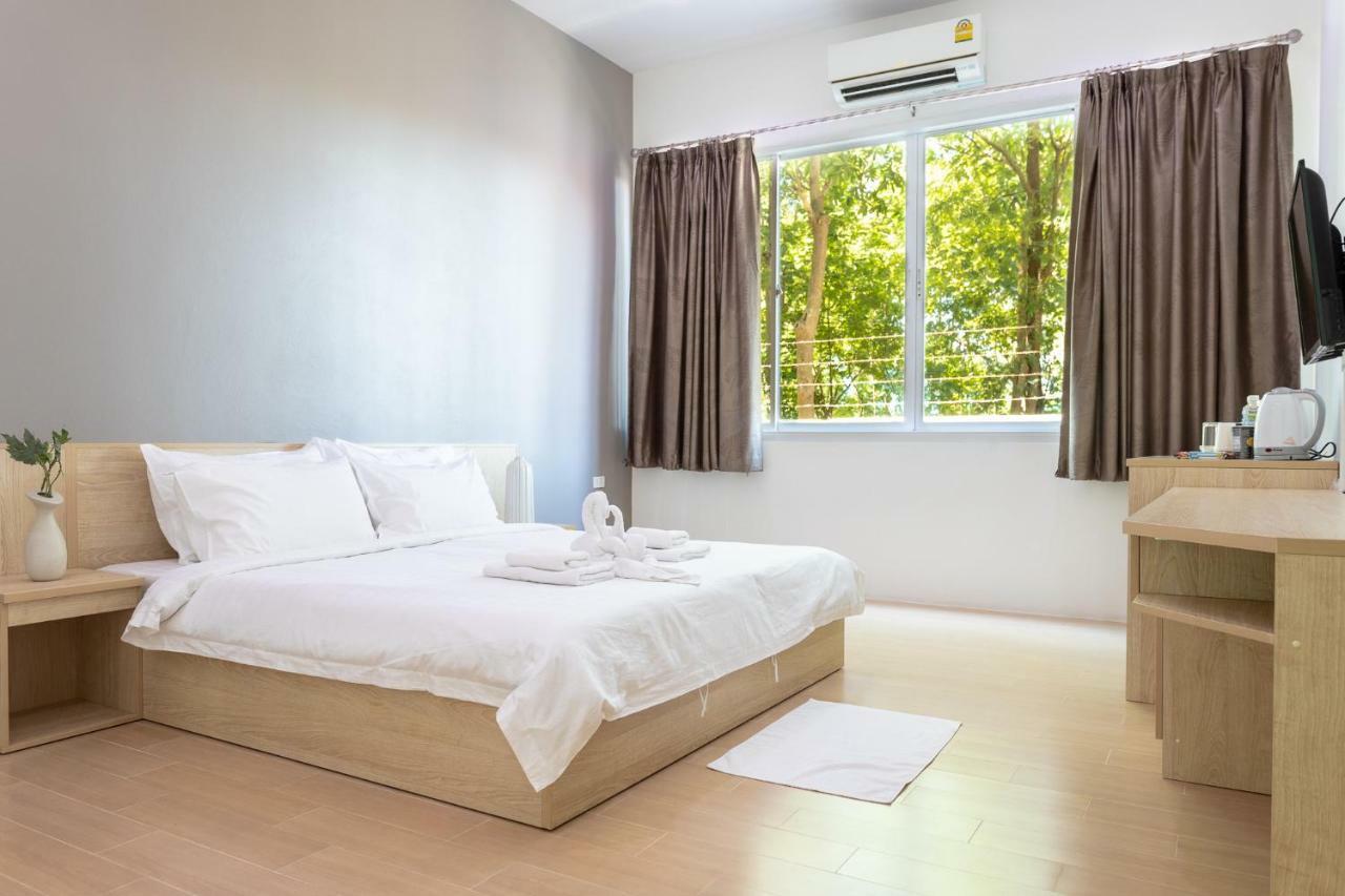 O2 Hotel Lop Buri Екстериор снимка