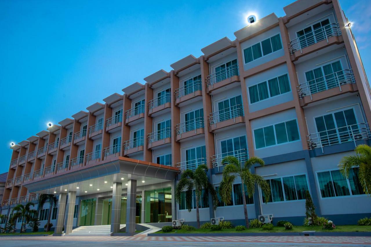 O2 Hotel Lop Buri Екстериор снимка